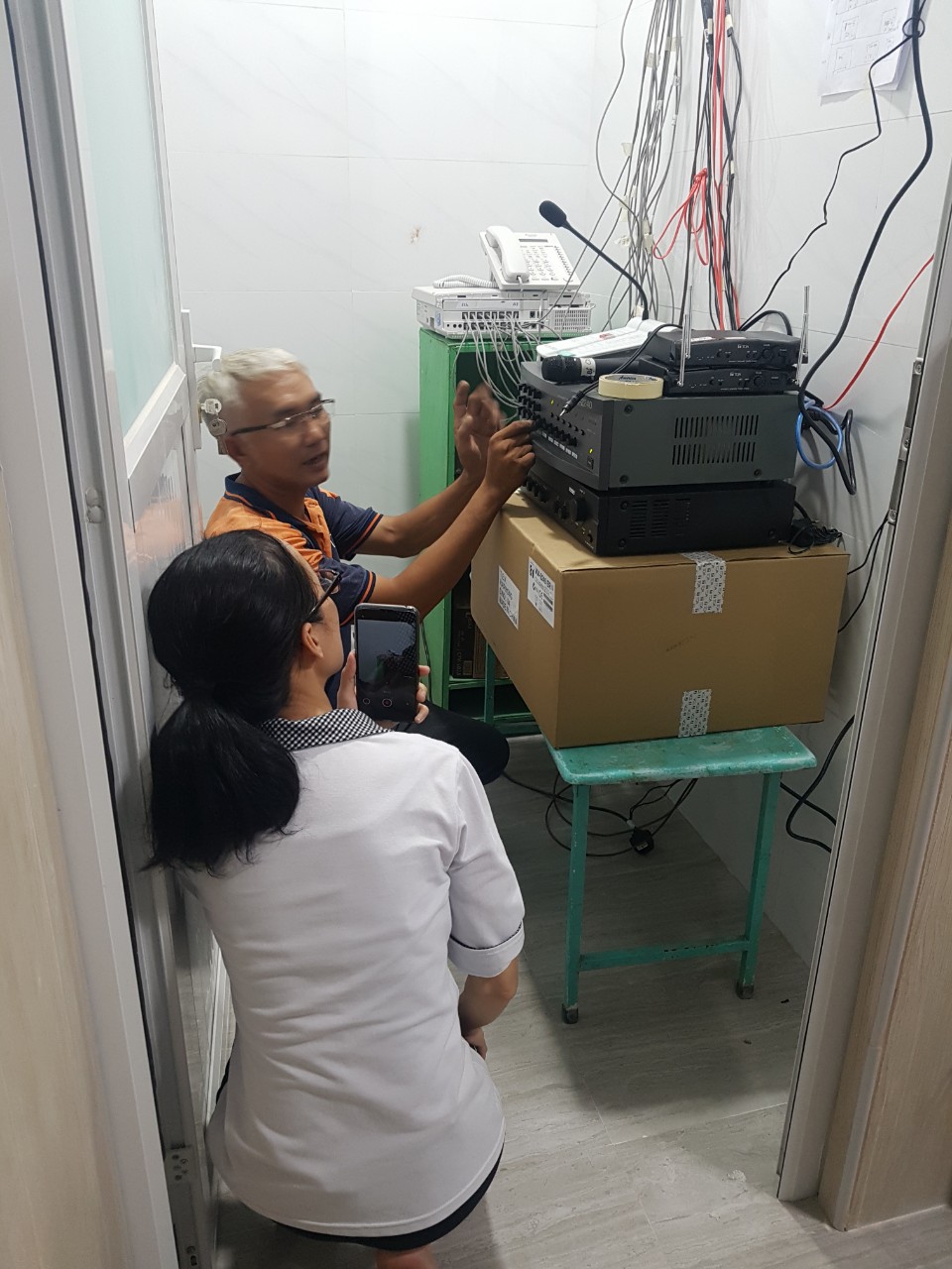 thiet-bi-toa-hoc-kinh-thanh-truc-tuyen-am-thanh-nha-tho-den-thanh-vinh-son