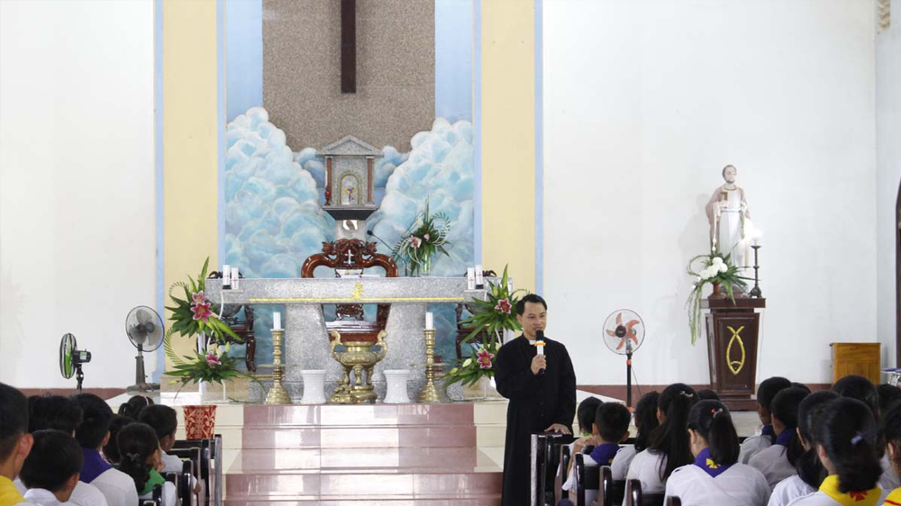 amply-crest-carver-cong-suat-lon-cho-he-thong-loa-full-nha-tho-giang-le